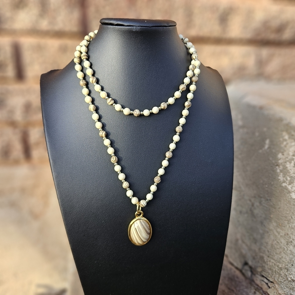 Vintage Marbled Cream Brown Beaded Pendant Necklace Women's Jewelry Neutral